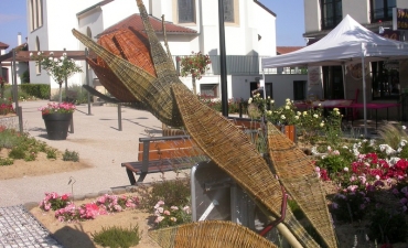 Rose réalisée pour la fête de la rose à Chamboeuf, rose toujours visible au musée de la rose de Chamboeuf